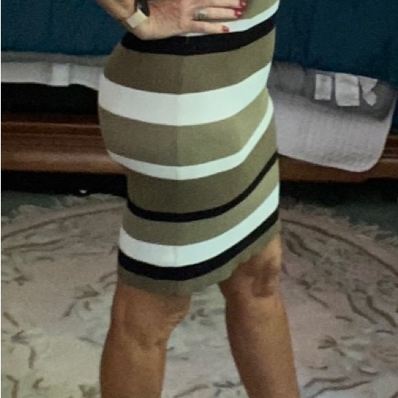 LADIES PAPAYA Bodycon Dress - Picture 7 of 7